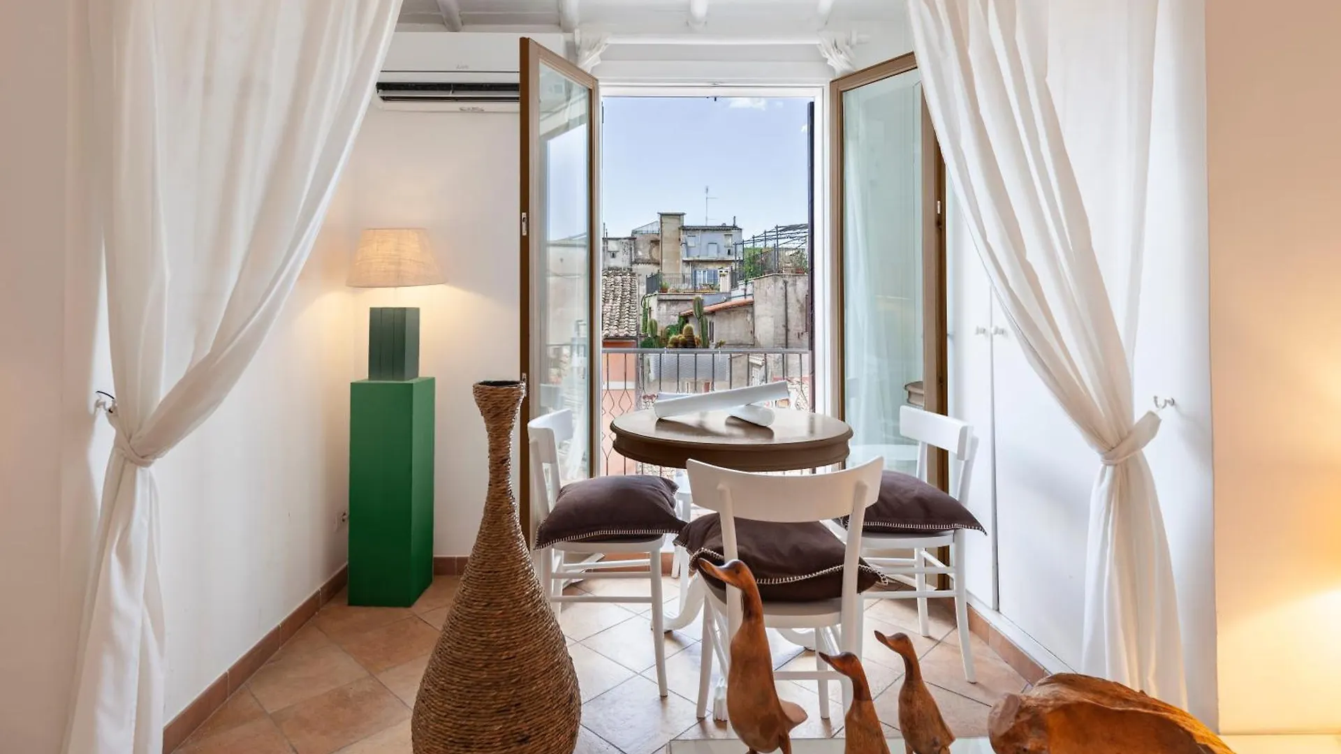 Campo Dei Fiori Sun With Balcony Apartment Rome Italy